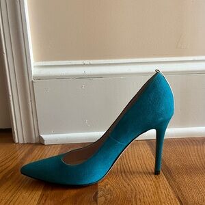 Sarah Jessica Parker Teal close toed suede heels